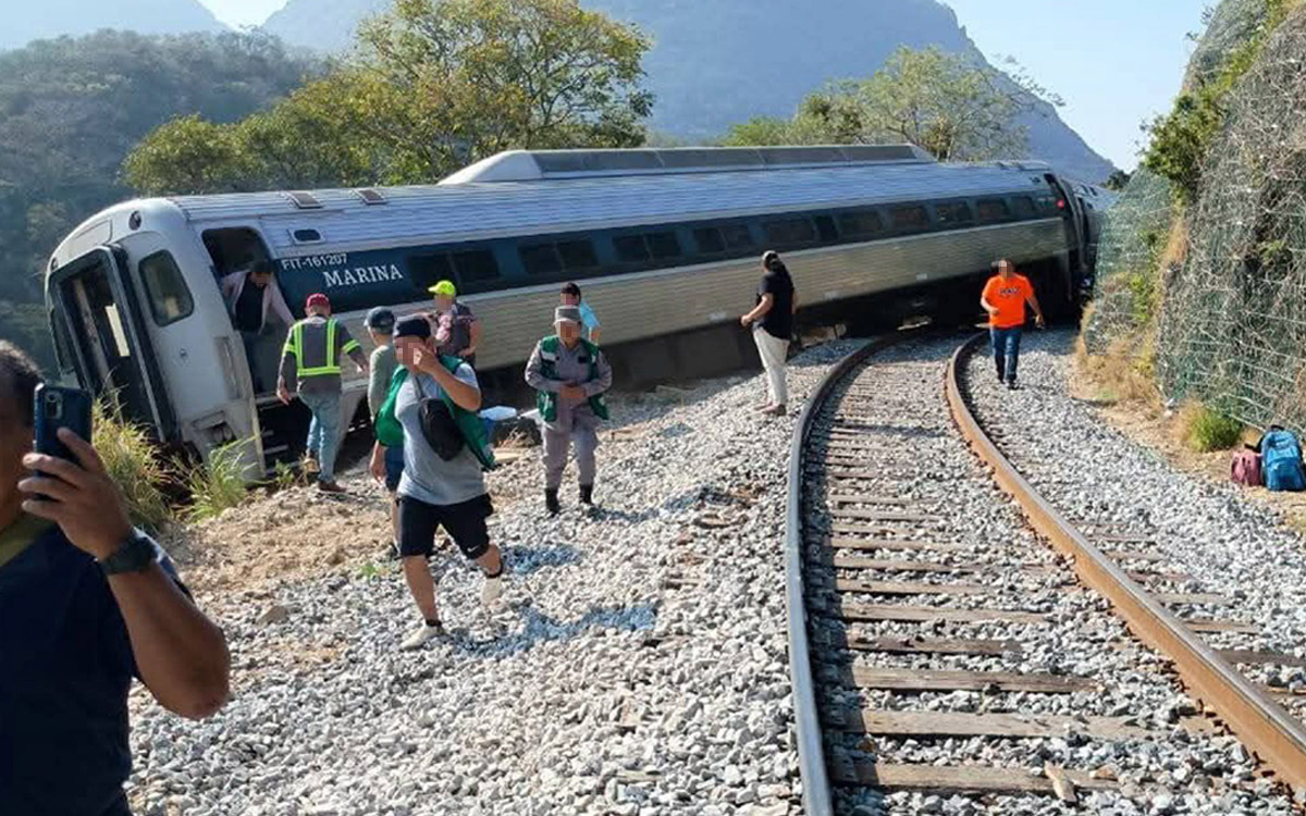 Aristegui en Vivo: Descarrilamiento de Interoceánico deja 13 muertos; reunión Trump-Zelenski; murió Brigitte Bardot (29/12/2025) Aristegui en Vivo: Descarrilamiento de Interoceánico deja 13 muertos; reunión Trump-Zelenski; murió Brigitte Bardot (29/12/2025)