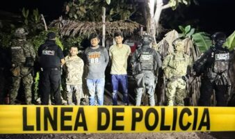 Detienen a tres extorsionadores de 'Los Blancos de Troya' en Apatzingán