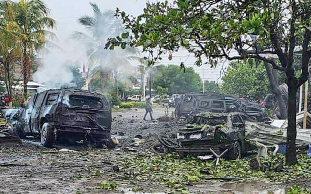 Suman seis los muertos por explosión de auto en Coahuayana; Michoacán; vehículo ingresó desde Colima