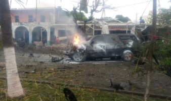 FGR investiga explosión en Coahuayana, Michoacán; conductor estaba dentro del auto