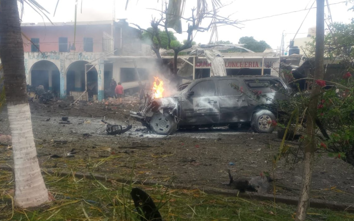 FGR investiga explosión en Coahuayana, Michoacán; conductor estaba dentro del auto FGR investiga explosión en Coahuayana, Michoacán; conductor estaba dentro del auto