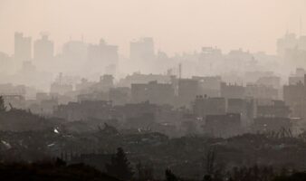 Ejército israelí mata a niña de 11 años pese alto al fuego; estaba jugando en un refugio