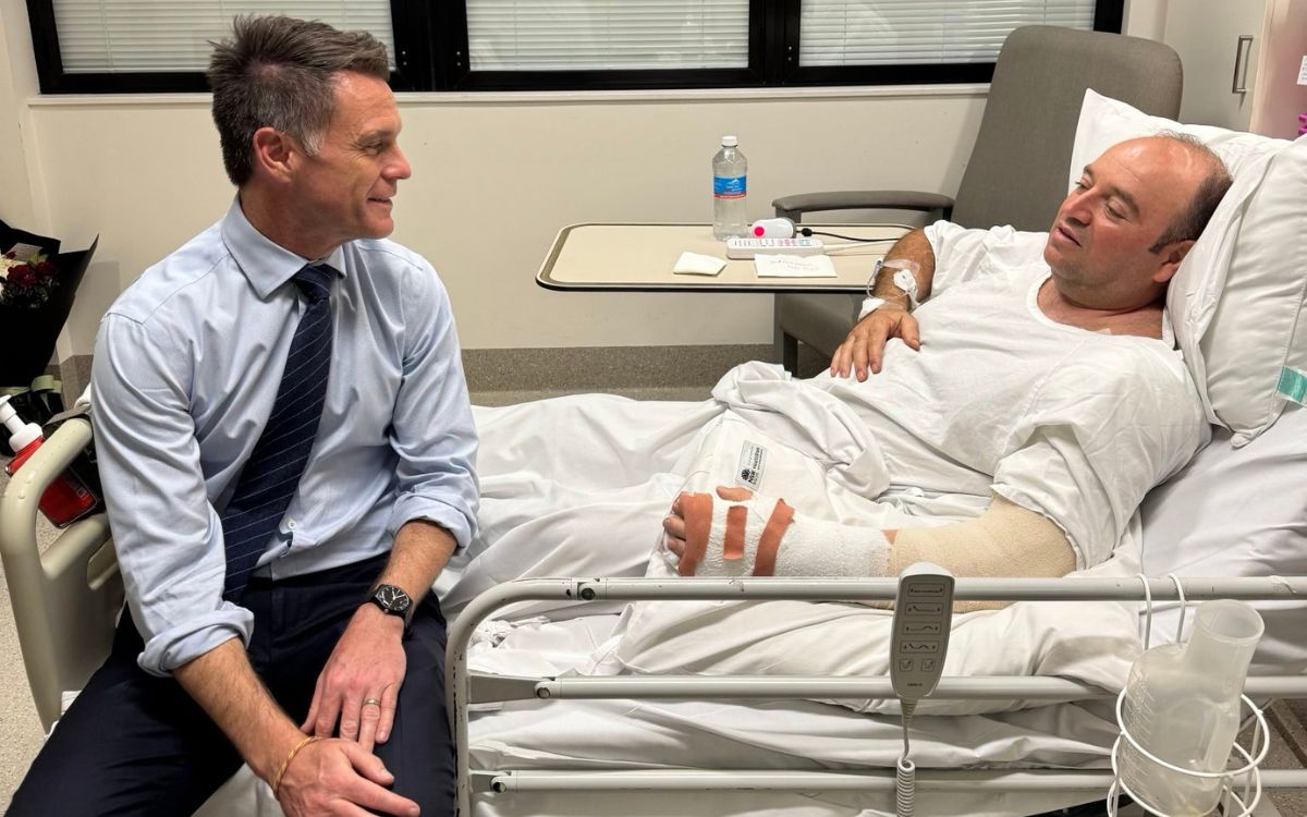 Héroe que desarmó a uno de los autores del atentado en Sídney recibió dos disparos Héroe que desarmó a uno de los autores del atentado en Sídney recibió dos disparos