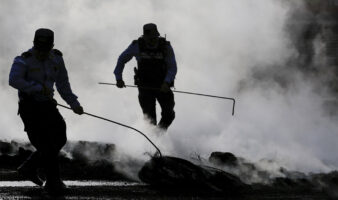 Ataque con explosivos deja heridos a tres militantes del Partido Nacional durante escrutinio en Honduras