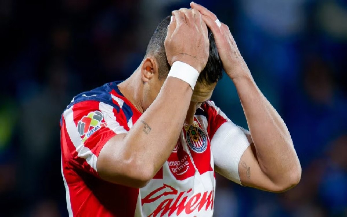 Cierra Javier Hernández con más pena que gloria segunda etapa con Chivas | Video