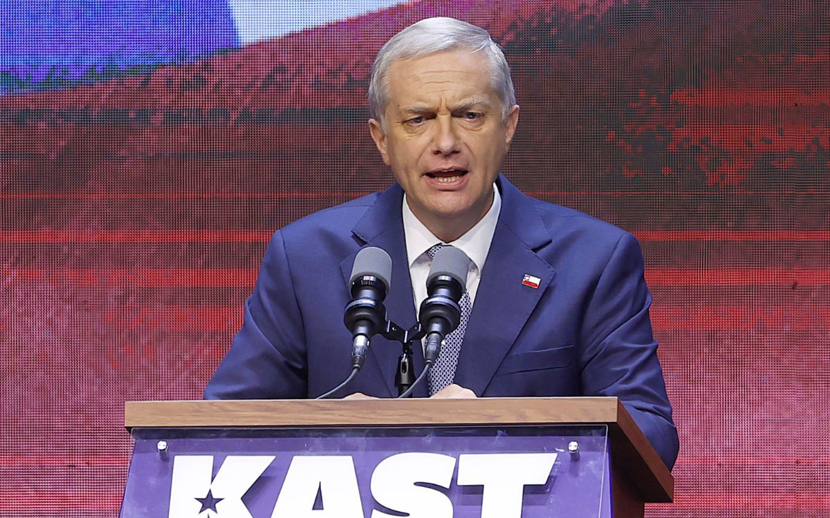 Kast, el pinochetista de ascendencia Nazi que será presidente de Chile Kast, el pinochetista de ascendencia Nazi que será presidente de Chile