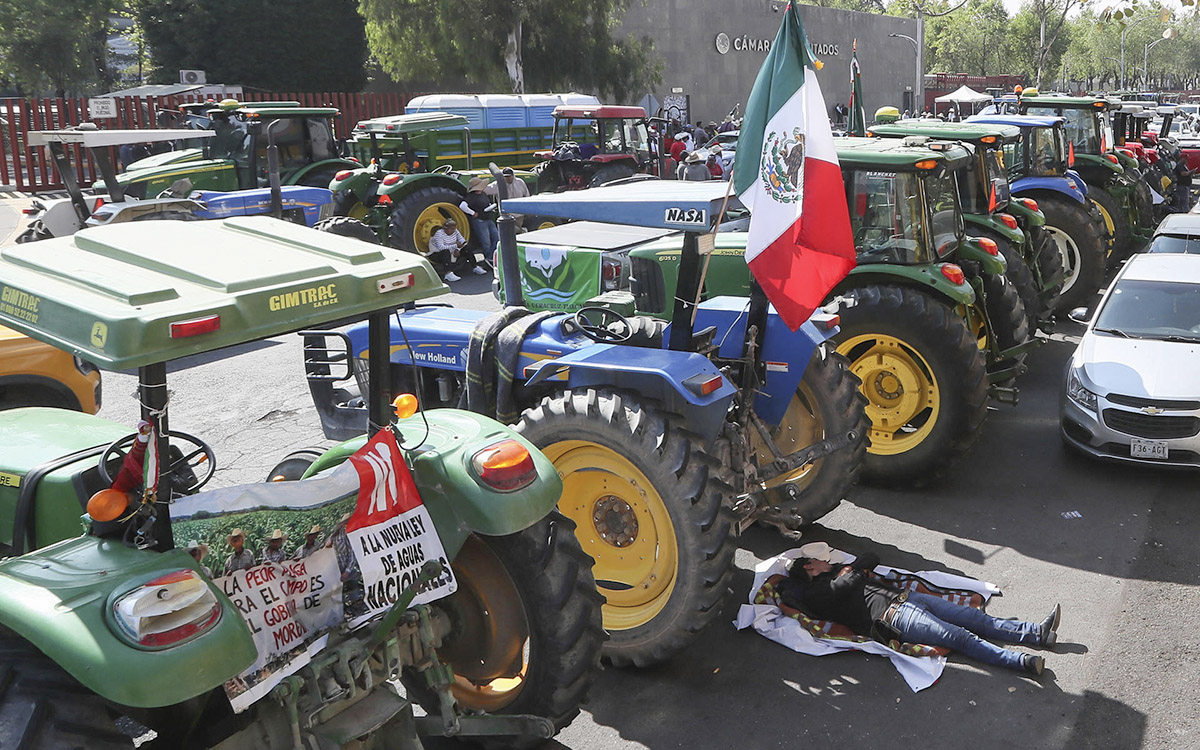 Aristegui en Vivo: Senado confirma a Ernestina Godoy en la FGR; 'fast-track' a ley de aguas; Trump podría dejar vencer el T-MEC (04/12/2025)