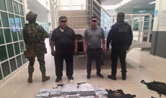 Caen dos hombres con 37 mdp en efectivo y armas de fuego en Naucalpan