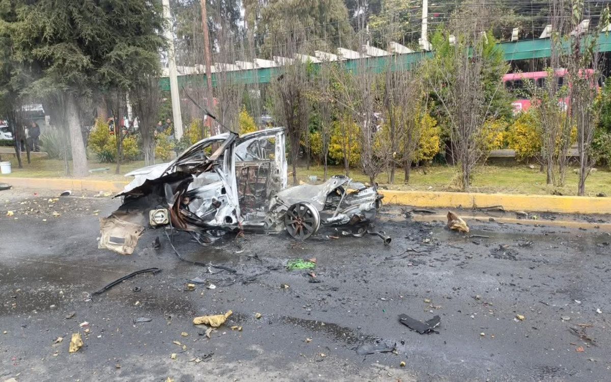 Explota taxi con pirotecnia en la México-Toluca y deja tres heridos Explota taxi con pirotecnia en la México-Toluca y deja tres heridos