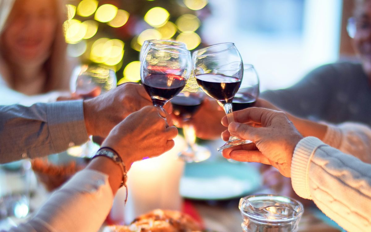 'Síndrome del corazón navideño': Los riesgos cardiovasculares por los brindis de fin de año 'Síndrome del corazón navideño': Los riesgos cardiovasculares por los brindis de fin de año