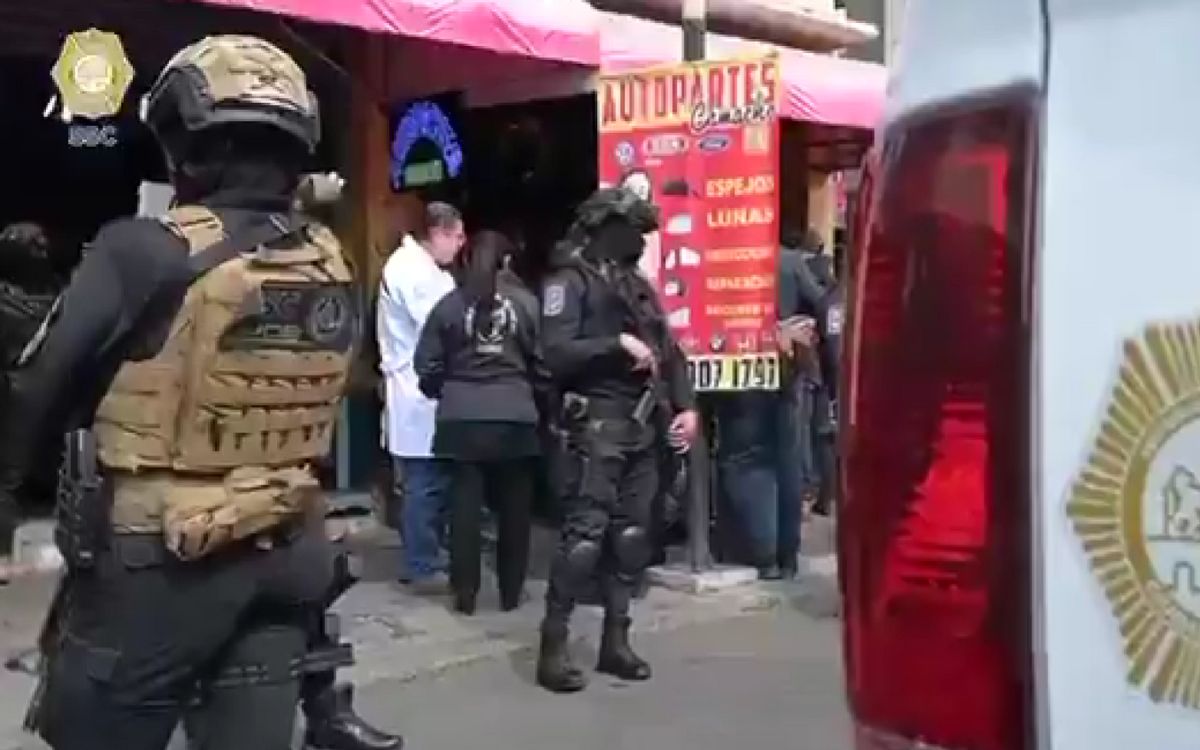 CDMX | Recuperan vehículos y desmantelan centros de venta ilegal de autopartes CDMX | Recuperan vehículos y desmantelan centros de venta ilegal de autopartes