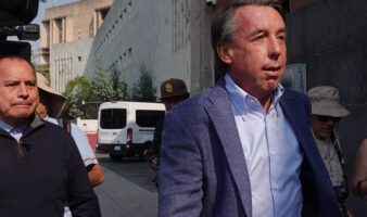 Azcárraga vendió más de 26 mil millones de acciones de Televisa a sus dos principales ejecutivos