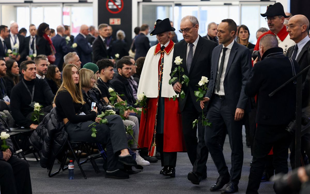 Empieza la ceremonia de homenaje nacional a las víctimas del incendio de un bar en Suiza Empieza la ceremonia de homenaje nacional a las víctimas del incendio de un bar en Suiza