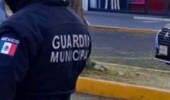 Investigan a policía acusado de extorsión que corrió de reportera en Naucalpan