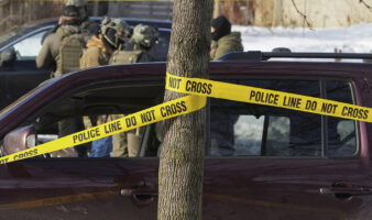 ¿Podría ser condenado el agente de ICE que mató a una mujer en Mineápolis? Experto explica