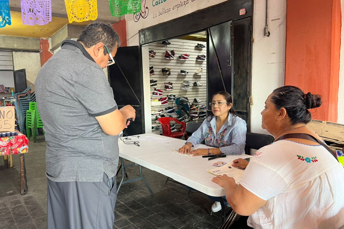 Celebran en Oaxaca consulta para revocación de mandato al gobernador Salomón Jara Celebran en Oaxaca consulta para revocación de mandato al gobernador Salomón Jara