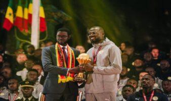 Dinero y tierras reciben jugadores que ganaron la Copa Africana de Naciones 2026 | Video