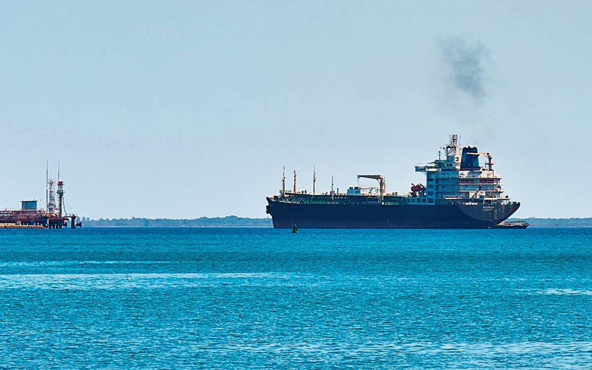 Buque petrolero atraca en Cuba, pese al bloqueo de Estados Unidos a la isla Buque petrolero atraca en Cuba, pese al bloqueo de Estados Unidos a la isla