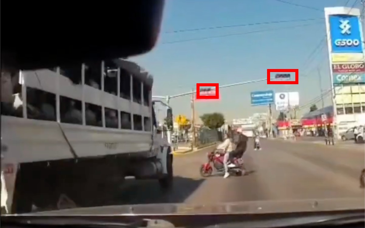 Camión de la Guardia Nacional se pasa alto y atropella a motociclistas en Ecatepec Camión de la Guardia Nacional se pasa alto y atropella a motociclistas en Ecatepec