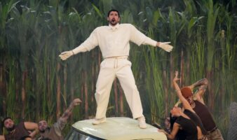 Bad Bunny 'resignificó' el ‘God Bless América’: especialista en reguetón