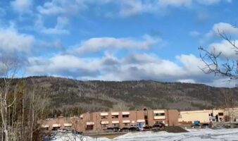 Tiroteo en escuela de Tumbler Ridge deja 10 muertos; entre las peores matanzas de los últimos 40 años en Canadá