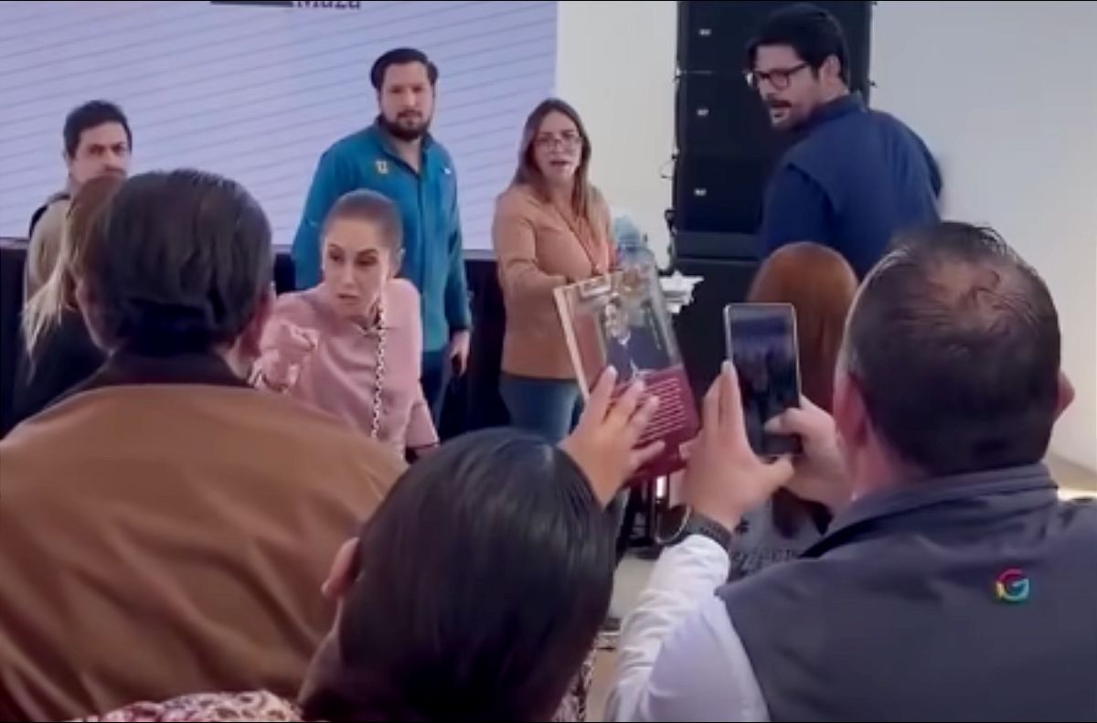 Sheinbaum reprende a morenistas en BC: “¡Todos ustedes: a trabajar más con la gente!” | Video Sheinbaum reprende a morenistas en BC: “¡Todos ustedes: a trabajar más con la gente!” | Video