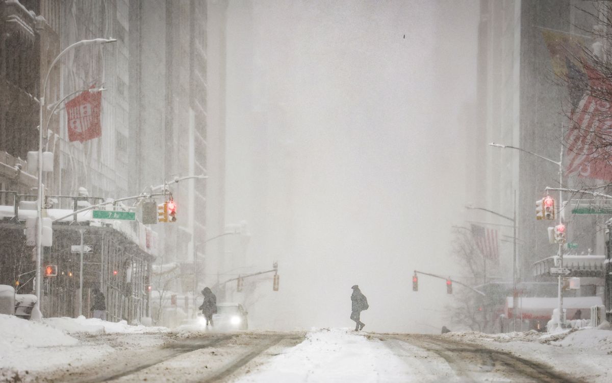 Histórica tormenta paraliza el noreste de Estados Unidos y deja a Nueva York bajo una nevada récord Histórica tormenta paraliza el noreste de Estados Unidos y deja a Nueva York bajo una nevada récord