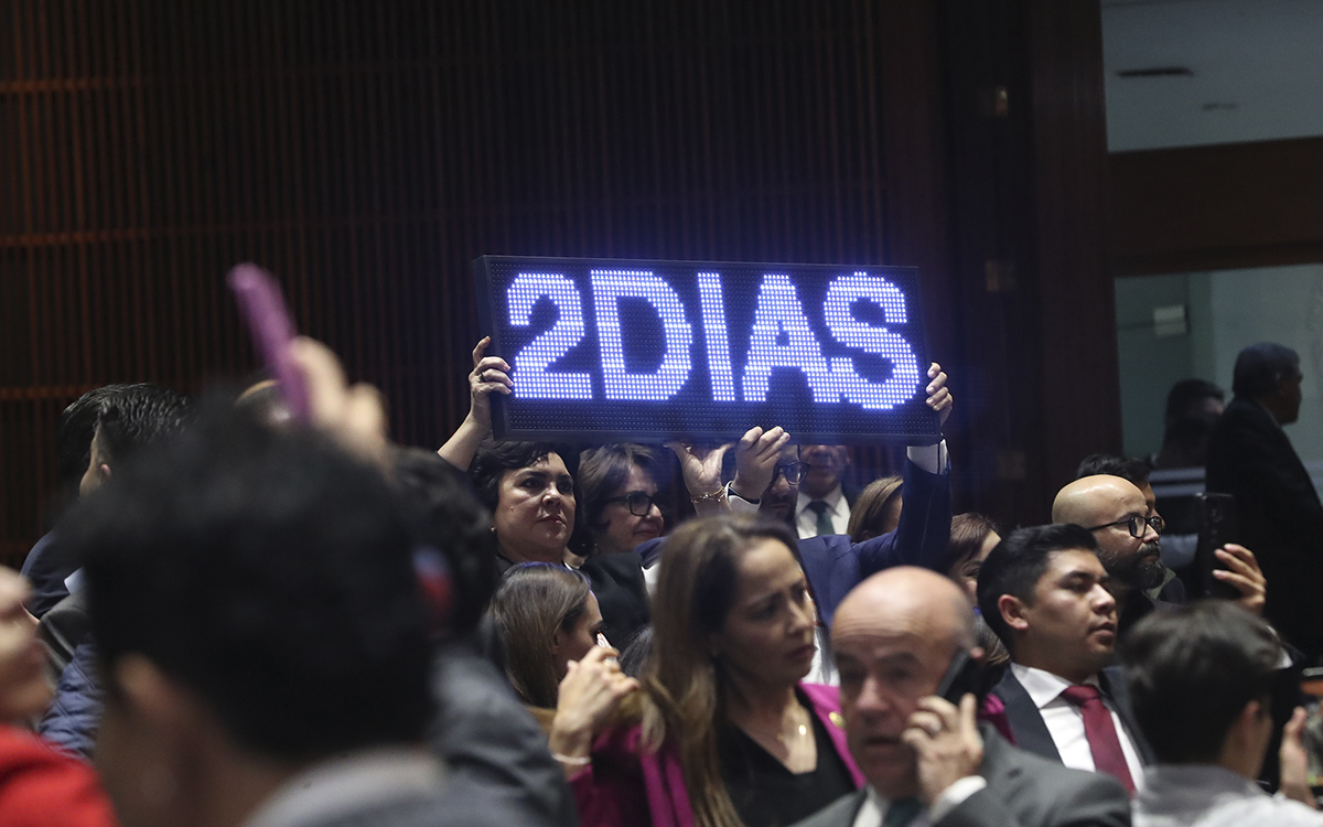 Diputados aprueban reducir jornada laboral a 40 horas, sin dos días de descanso Diputados aprueban reducir jornada laboral a 40 horas, sin dos días de descanso
