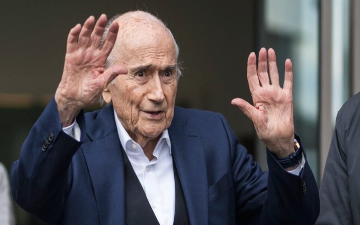 Arremete Blatter contra Infantino y califica a la FIFA de "dictadura" Arremete Blatter contra Infantino y califica a la FIFA de "dictadura"