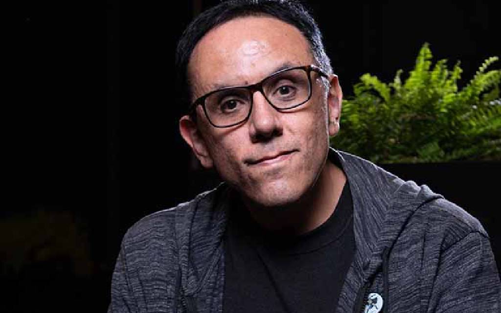 “La ficción especulativa trata de imaginarse las consecuencias del presente”: Alberto Chimal “La ficción especulativa trata de imaginarse las consecuencias del presente”: Alberto Chimal