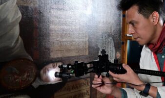 Especialistas del INAH y la UNAM estudian el icónico retrato de Sor Juana Inés de la Cruz