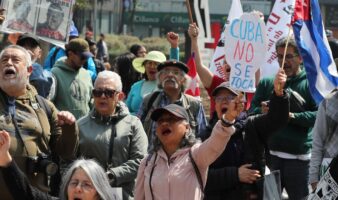 Manifestantes piden a México sostener apoyo a Cuba ante endurecimiento de medidas de EE.UU.