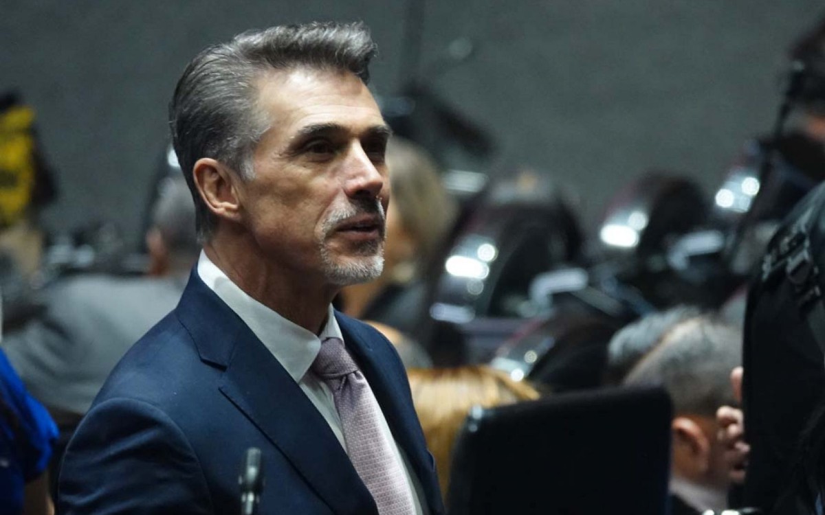 Sergio Mayer pide licencia de la Cámara de Diputados para entrar a 'La Casa de los Famosos' Sergio Mayer pide licencia de la Cámara de Diputados para entrar a 'La Casa de los Famosos'