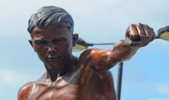 Boxeo | Ex campeón mundial británico acaba 'fundido y vendido' | Video