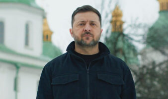 En el cuarto aniversario de la invasión, Zelenski afirma que Putin 'no doblegó a Ucrania'