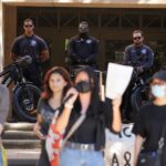 FOTO: Protestas Estudiantiles contra ICE en California (EFE/EPA/CHRIS TORRES)