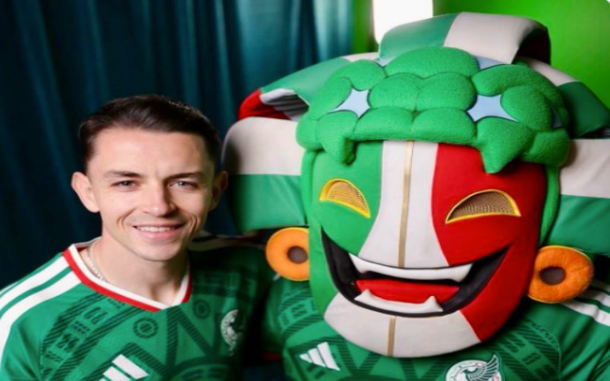 Mundial 2026: Reciben con ‘patadas’ a Álvaro Fidalgo en la concentración del Tricolor | Video