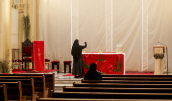 La Policía israelí impide la asistencia del jefe de la Iglesia Católica de Jerusalén a la misa de Ramos