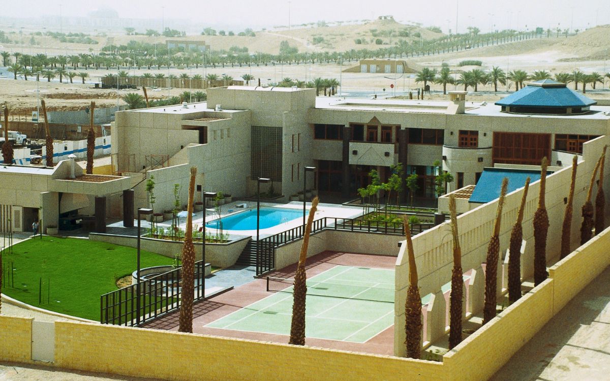 Arabia Saudí confirma ataque con drones contra la embajada de Estados Unidos en Riad Arabia Saudí confirma ataque con drones contra la embajada de Estados Unidos en Riad