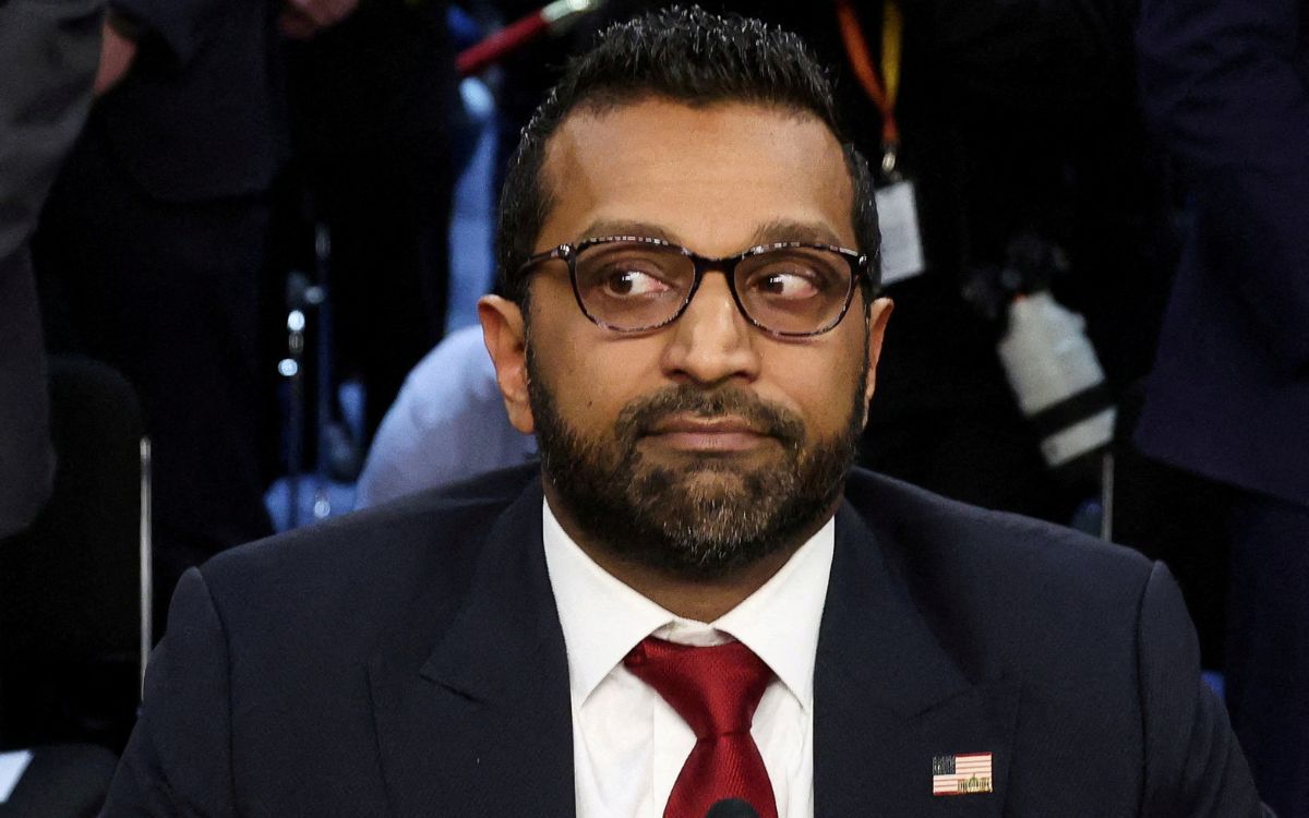 Piratas informáticos proiraníes divulgan cientos de documentos e imágenes privadas del director del FBI