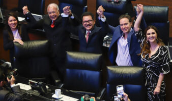 Lo mejor de Aristegui en Vivo: Sacan a Sheinbaum de boleta para 2027; sentencian a Meta y YT por diseño adictivo (26/03/2026)