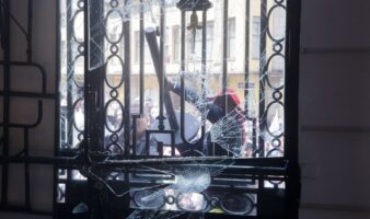 Manifestantes irrumpen en Congreso de la CDMX en protesta por vivienda