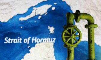 Irán suspende el paso de petroleros por Ormuz por ataque israelí en Líbano, según Fars