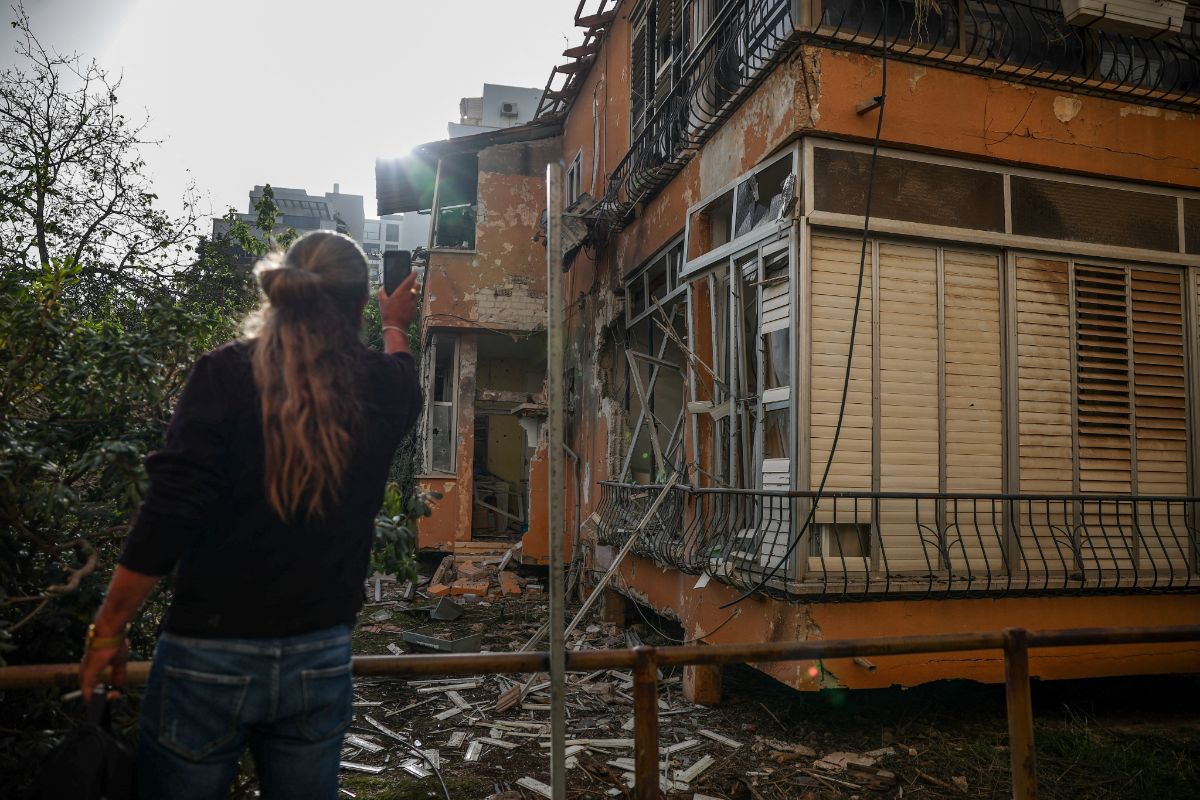 Irán lanza 6 andanadas de misiles a Israel este domingo, con un impacto directo en Haifa Irán lanza 6 andanadas de misiles a Israel este domingo, con un impacto directo en Haifa