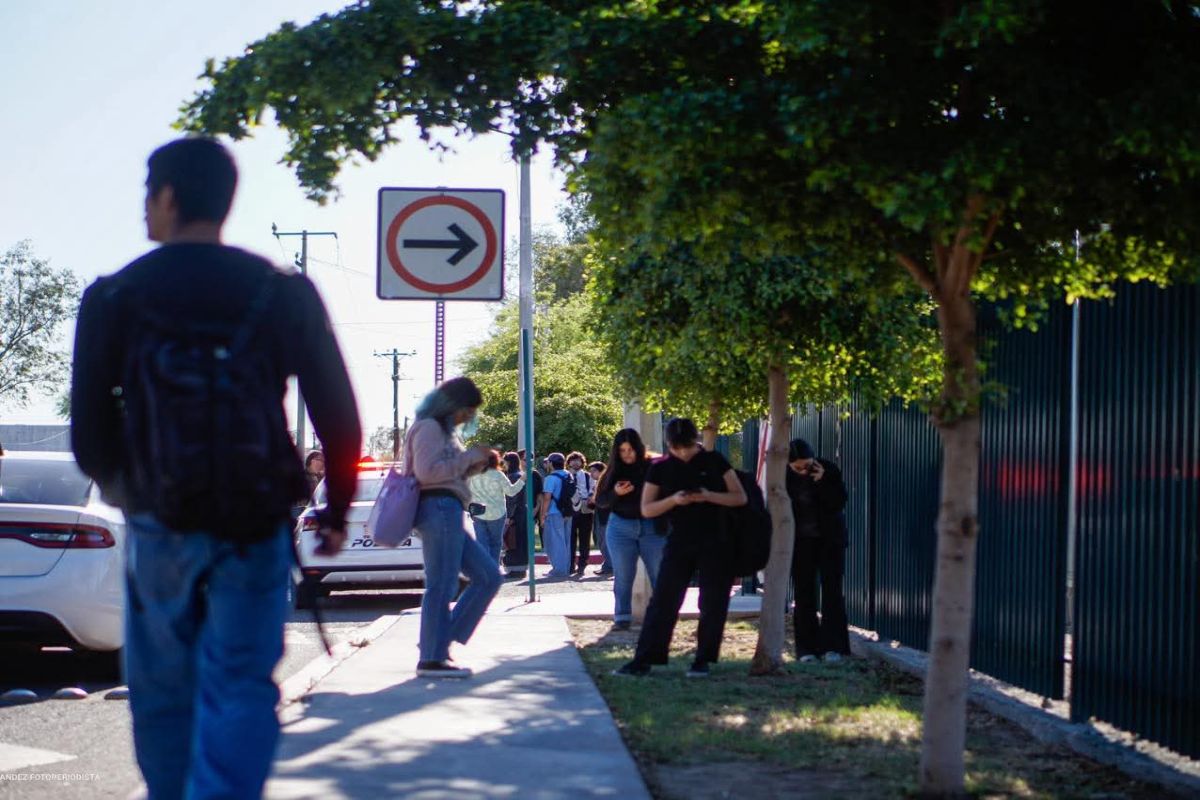 Evacúan UABC Mexicali tras amenaza de bomba en redes Evacúan UABC Mexicali tras amenaza de bomba en redes