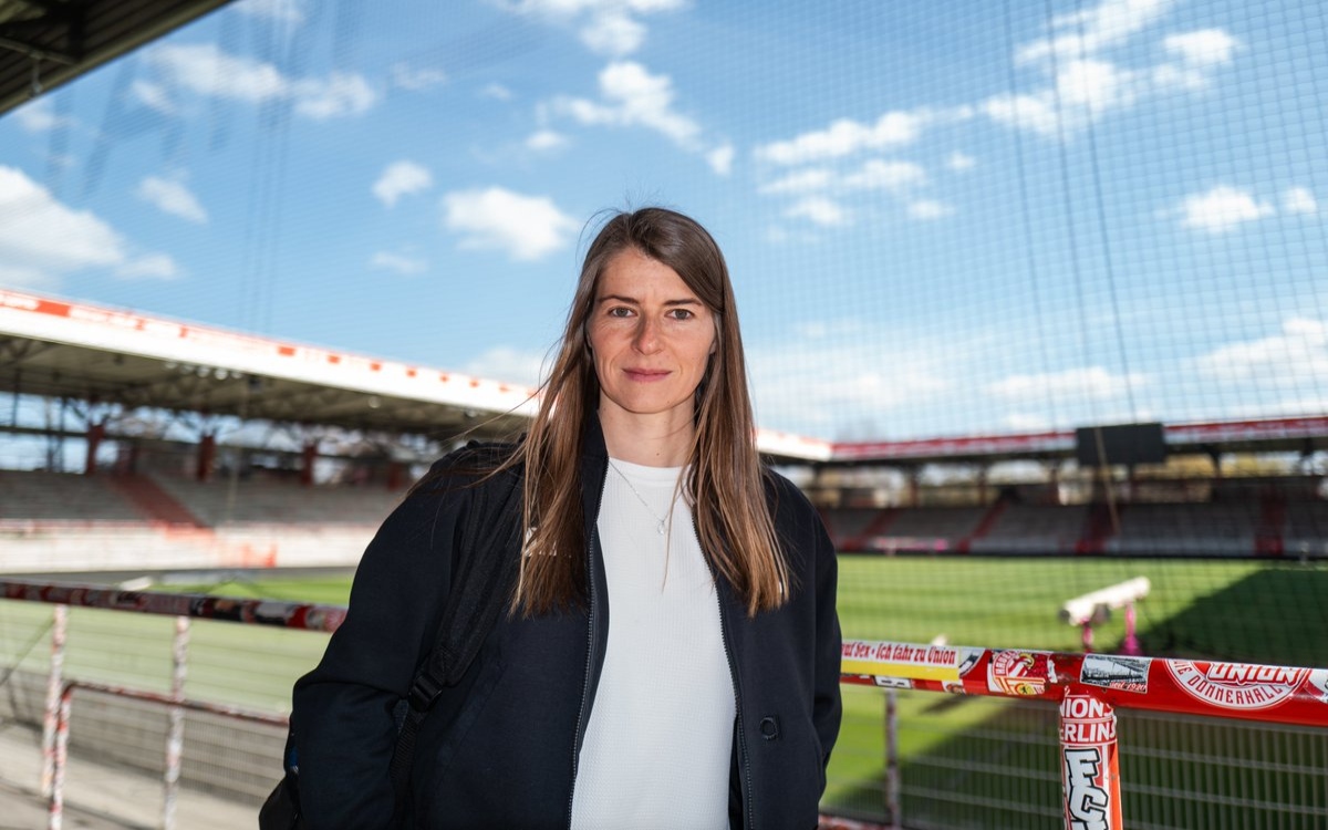 Marie-Louise Eta, primera en dirigir a un equipo varonil de la Bundesliga Marie-Louise Eta, primera en dirigir a un equipo varonil de la Bundesliga
