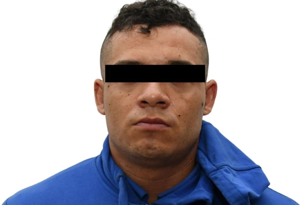 Detienen a 'El Deivid', presunto líder de 'La Chokiza', en el AICM Detienen a 'El Deivid', presunto líder de 'La Chokiza', en el AICM
