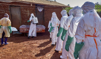 OMS eleva a más de 900 los casos sospechosos de ébola en RDC; más de 100 contagios confirmados