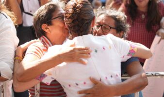 Sheinbaum felicita a las madres mexicanas y pide reconocer los cuidados