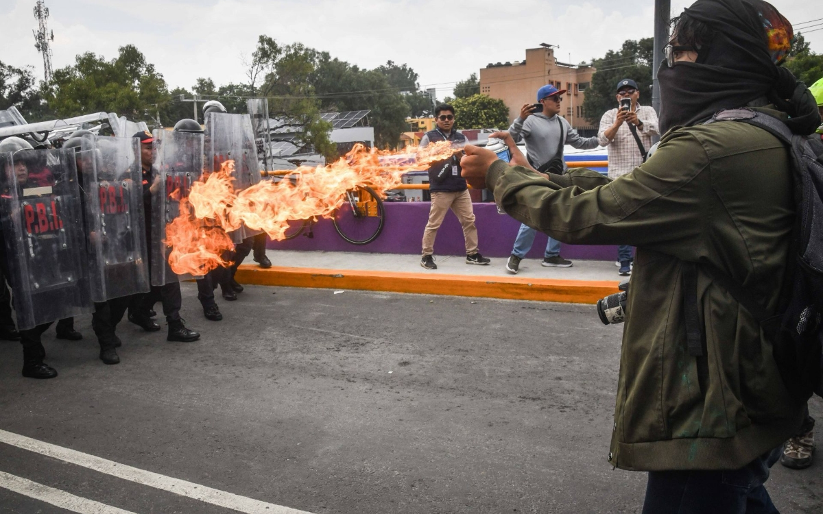 19 detenidos y 11 policías heridos deja inauguración del Mundial en CDMX 19 detenidos y 11 policías heridos deja inauguración del Mundial en CDMX
